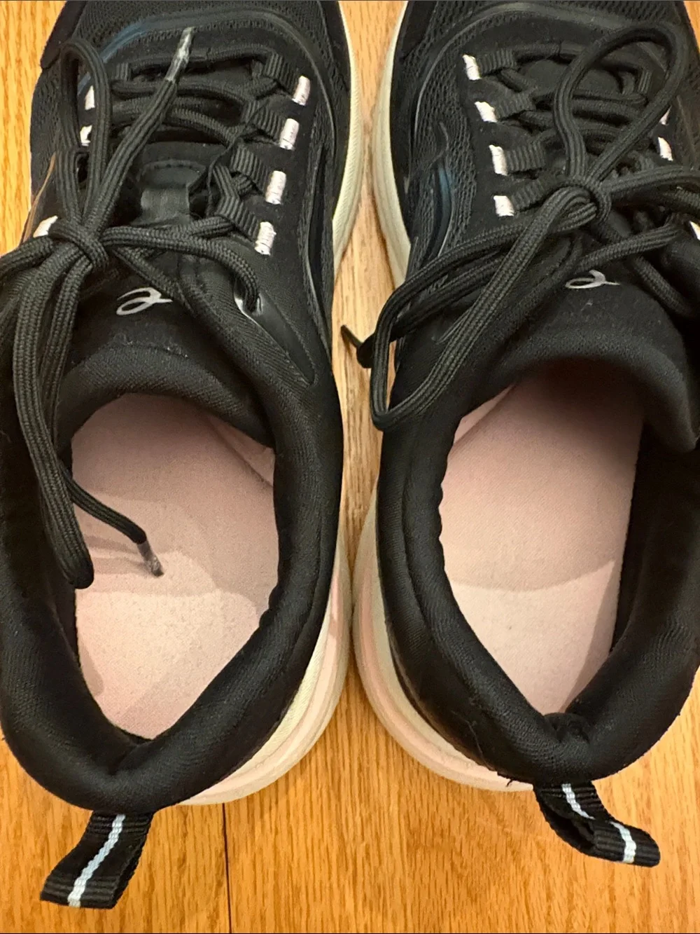 Easy Spirit Evolve Black Lace-Up Sneakers with Pink Stitch Detail